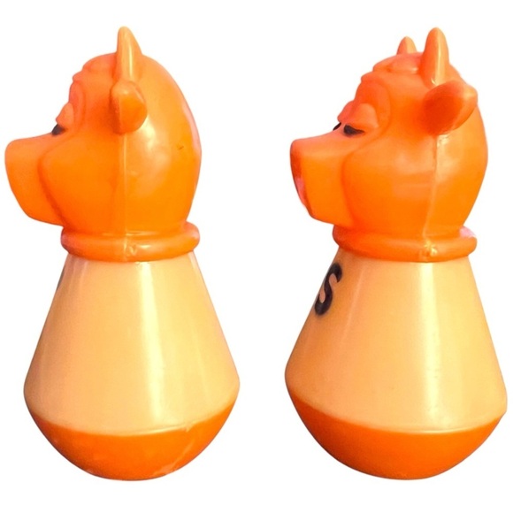 Vintage Cow Salt & Pepper Shaker Set Retro 70s Orange Cream Plastic Retro Kitsch - Picture 2 of 8